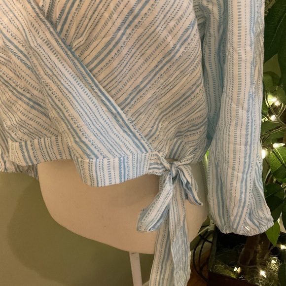 BCBGeneration 3/4 Sleeve V Neck Surplice Crop Top size XL NWT - Picture 5 of 10